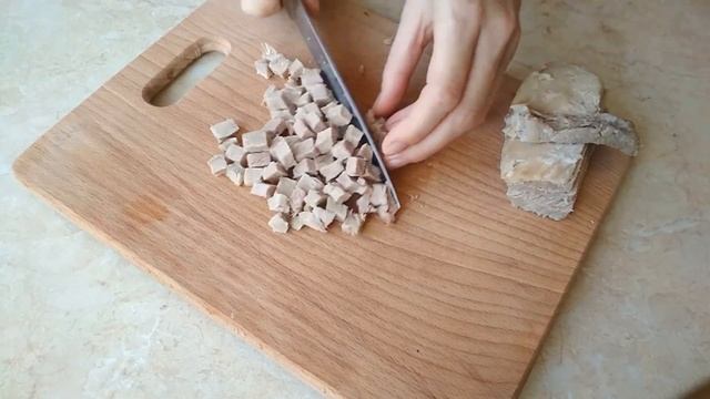 СЛОЕНЫЙ САЛАТ «КУПЕЧЕСКИЙ» СО СВИНИНОЙ И ГРИБАМИ