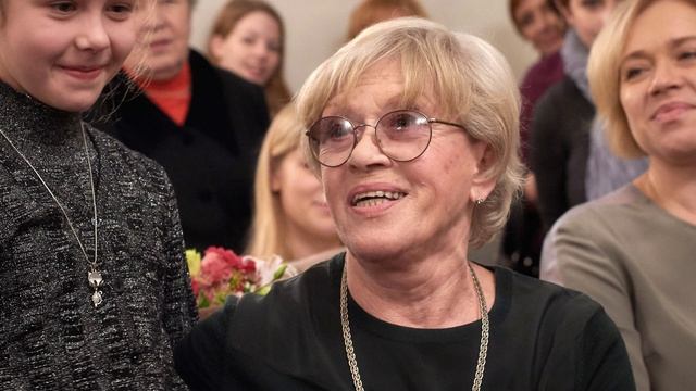 Анна мышинская внучка алисы фрейндлих фото Дочь Алисы Фрейндлих и Игоря Владимирова с годами всё больше похожа на маму: нас