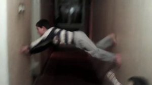 Как лазить по стене дома без ни чего?