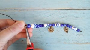 Мастер-класс: простой браслет из керамических бусин и подвесок своими руками