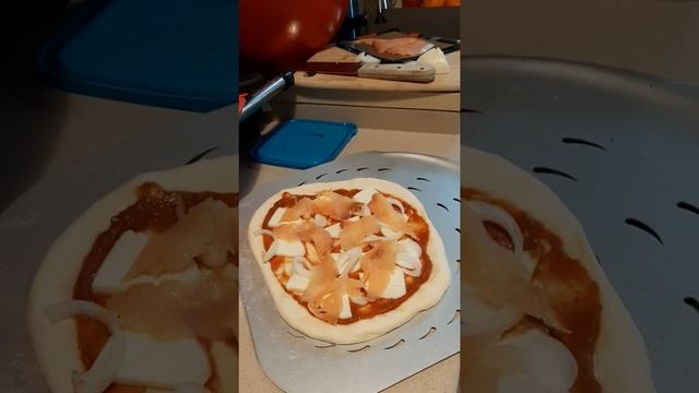 настоящая итальянская пицца у нас дома.Все секреты приготовления от мужа моей дочки смотреть онлайн