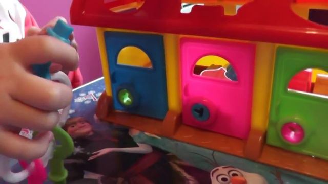 Развивающее видео для детей Домик сортер Изучаем зверей смотреть онлайн