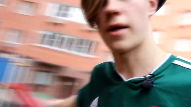 Выстроил Дома Поле Для Гольфа С Футбольными Правилами! | Футбольный Гольф | Футбольный Челлендж смотреть онлайн