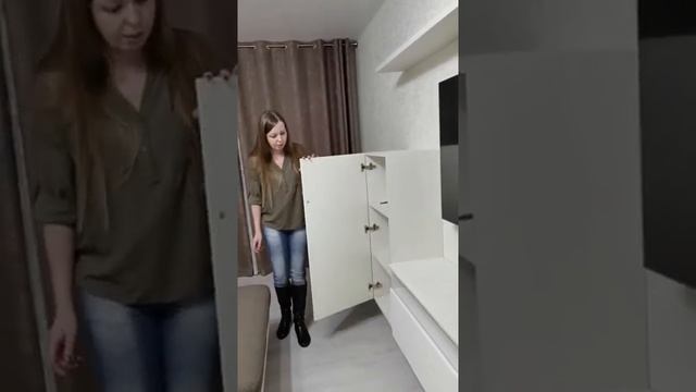 Навесная гостиная + стол (рабочее место)