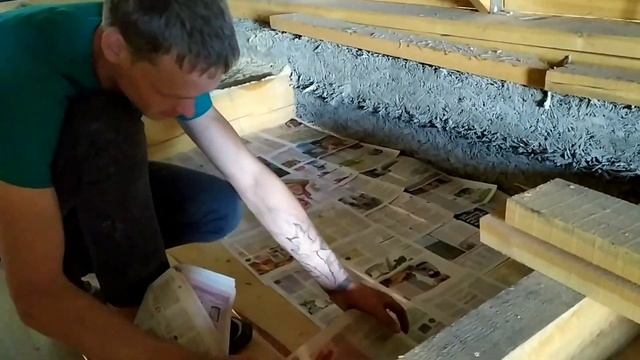 Утепление потолка на доме, опилками.