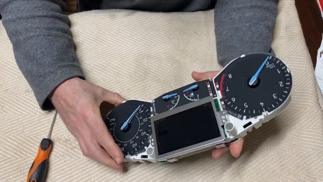 Приборка Ford Focus 2011 - 2018 США Как разобрать панель приборов? Что внутри.Стоит ли её разбирать смотреть онлайн