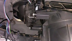 ремонт шестерни заслонки подачи воздуха в салон Гранд Чероки  WH