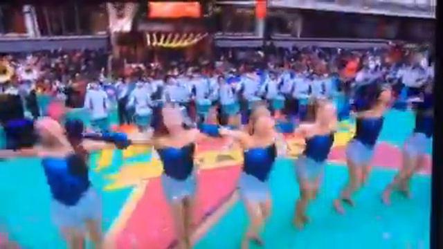 3ч.Америка.На Параде В День Благодарения Танцуют Поют.в смотреть онлайн