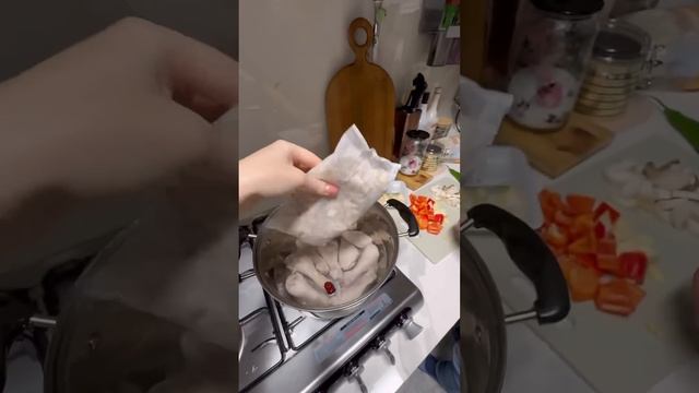 Ужин в корейской семье. Сколько у нас кимчхи? #жизньвкорее #катякорея #кореявлог #жизньзаграницей