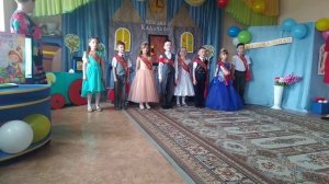 песня на улице дождик, на улице слякоть