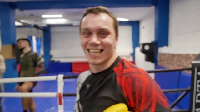КОРНЕЙ ТАРАСОВ УСТРОИЛ БОЙ С ЧЕМПИОНОМ МИРА ПО БОКСУ / НЕ ОЖИДАЛ НИКТО