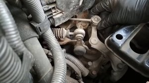 Люфт втулок тросов переключения передач 6 ст. МКПП Toyota Avensis T25.