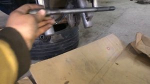 Сузуки скайвэй меняю подшипник переднего колеса