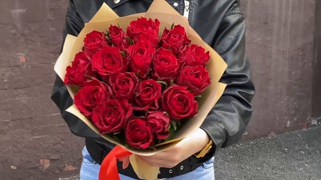 17 красных роз 40 см