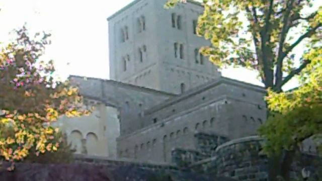 Cloisters Museum overlooking the Hudson River смотреть онлайн