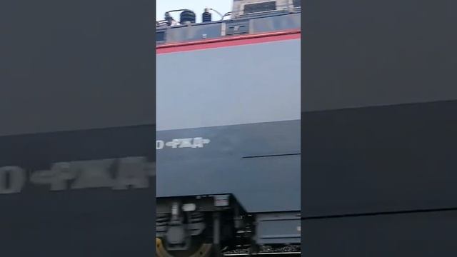 2эп20 по неправильному с пассажирским поездм Симферополь Москва.  Приветливая бригада и машинист смотреть онлайн