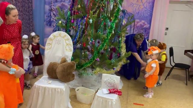 Праздник Новый 2020 год в 1 младшей группе смотреть онлайн