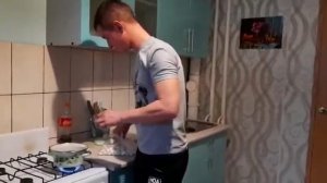Варим пельмени в Кока-Коле! Эксперимент с кока-колой.