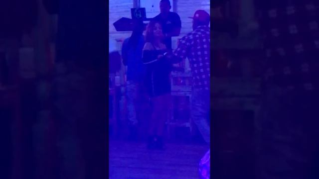 Танцы в Доминикане, El can Drinks House смотреть онлайн