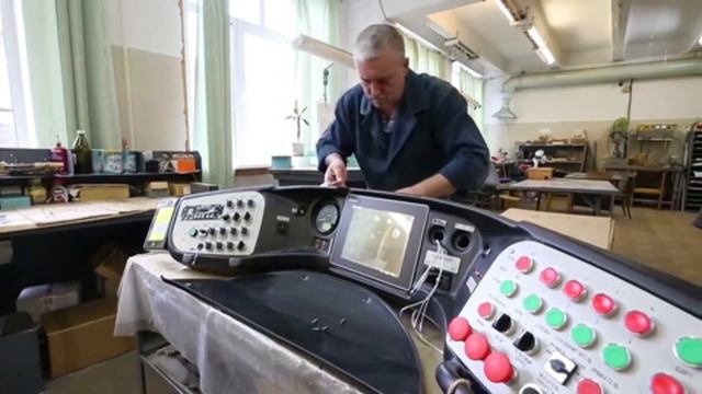 Tram assembly. Усть-Катавский вагоностроительный завод. Trikkemontasje смотреть онлайн