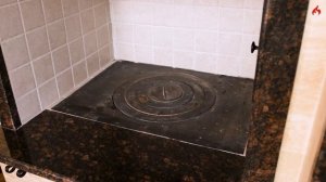 Барбекю комплекс с мангалом, плитой под казан и русской печью отделанный травертином.