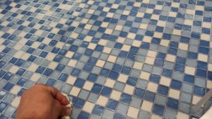 Пропитуем швы между плиткой, затирка, чтоб не пачкалась и не теряла цвет. Пропитка для швов.