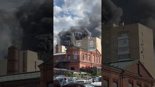 [ Альбом ]
⚡️Столб чёрного дыма поднимается над Москвой - в самом центре столицы пожар

По данным МЧ