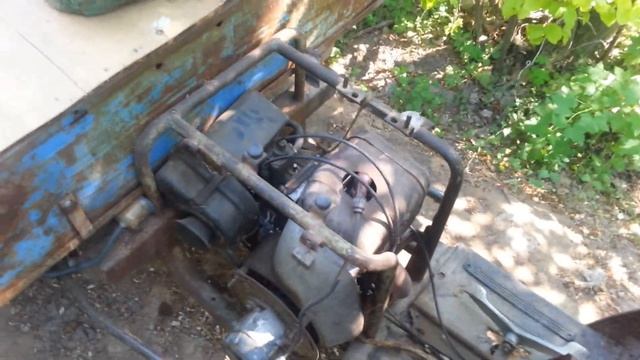 Завожу свой Муравей после трех недель стоянки .Выбираем двигатель для Восхода . смотреть онлайн