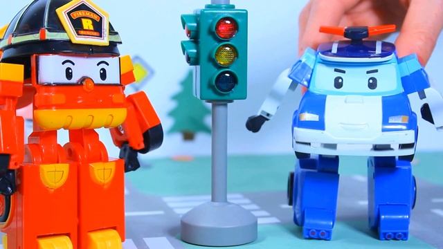 Поли Робокар ВЫРУЧАЕТ ИЗ БЕДЫ. Видео с игрушками для мальчиков. Машинки - трансформеры смотреть онлайн