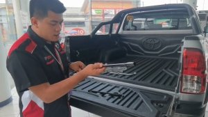 HOW TO: Remove Spare Tire from (Fortuner, Innova, Rush and Hilux)