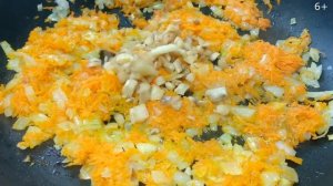 Фаршированные грибы просто и вкусно.