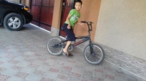 Как научится поднять заднее колесо велосипеда