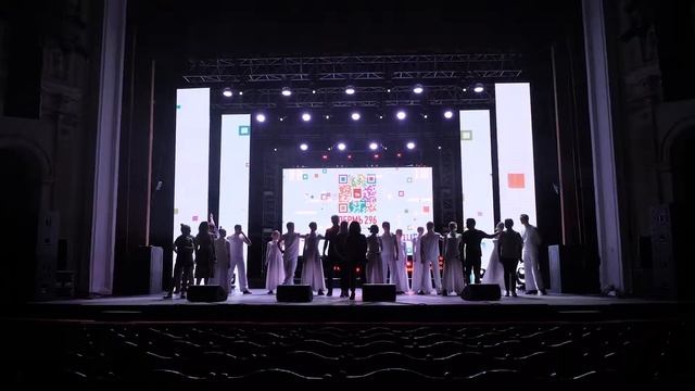 Прозрачный светодиодный экран, свет и звук: техническое обеспечение приема Губернатора. Пермь смотреть онлайн