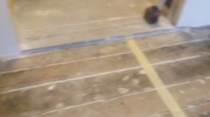 Выравнивание пола фанерой. Этап третий. Вкручивание саморезов.