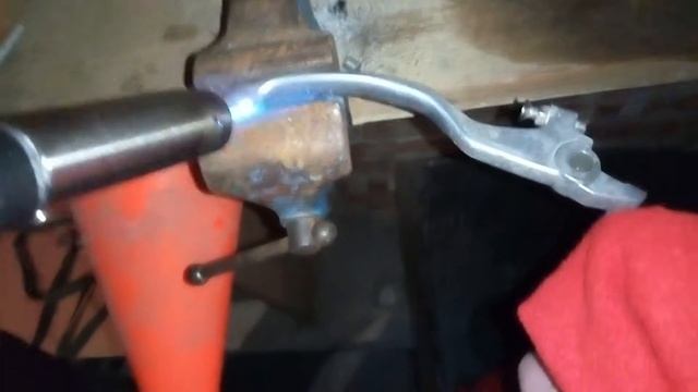 Ремонт ручки сцепления или тормоза или ремонт алюминиевой мото ручки после падения,супер способ. смотреть онлайн