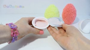Шариковый пластилин и яйца с сюрпризами  Учим цвета с конфетами Skittles Видео с игрушками.