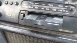 Старая автомобильная магнитола