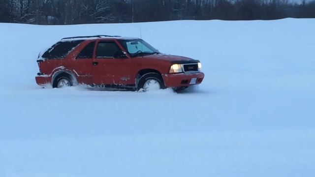 Snow Driftin in the Jimmy (I BOUGHT ANOTHER 4.3L????) смотреть онлайн