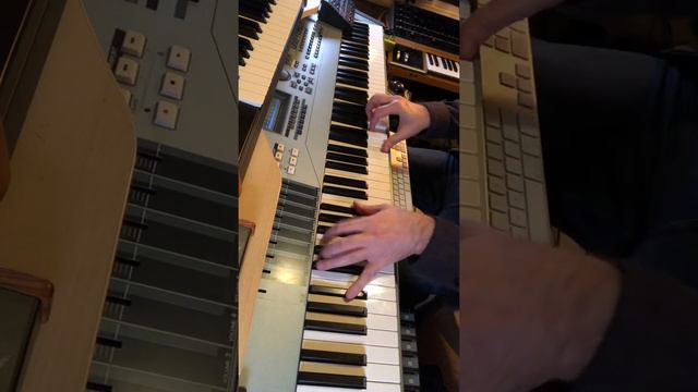 Improvisation over Chord Changes in D major @ 114bpm (recorded on October 22nd 2019) смотреть онлайн