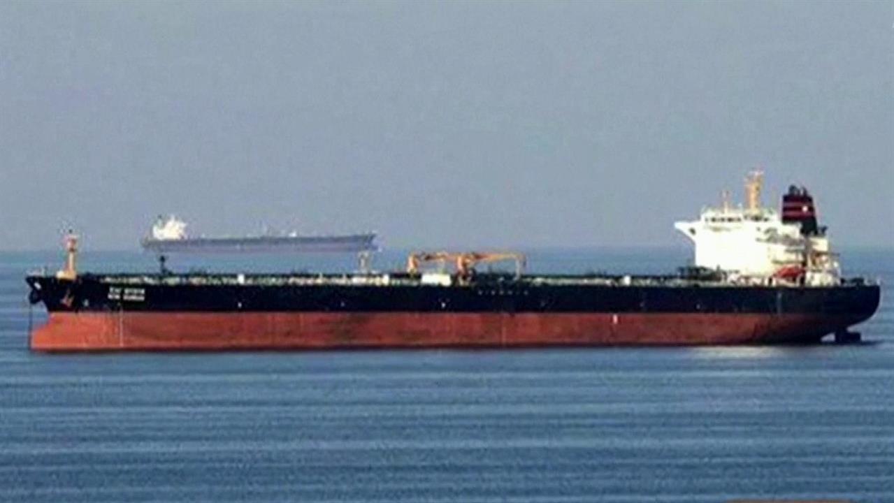 В Оманском заливе неизвестные атаковали два нефтяных танкера