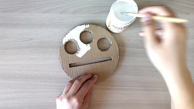 Очаровательный подарок на Пасху! Милейшая подставка для яиц из картона и бумажных салфеток