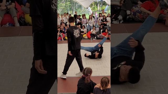 Professional break dance battle. Брейк-данс баттл профессионалов