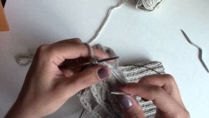 КАК ЗАКРЫТЬ ПЕТЛИ НА МАКУШКЕ ШАПКИ БЕЗ ДЫРОЧКИ | Вязание спицами для начинающих