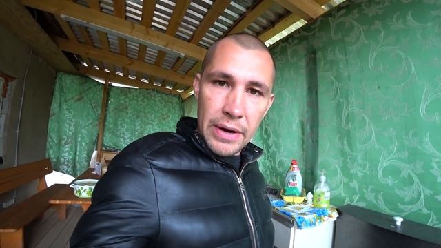 ПОЙМАЛИ ЦЕЛЫЙ ТАЗ КАРПА / СЛАВИК ПОКАЗЫВАЕТ СВОЁ ХОЗЯЙСТВО / КАРП ГОРЯЧЕГО КОПЧЕНИЯ НА ДАЧЕ смотреть онлайн