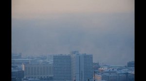 Мурманск. Вид из окна на залив. Залив парит, мороз, первые лучи солнца.