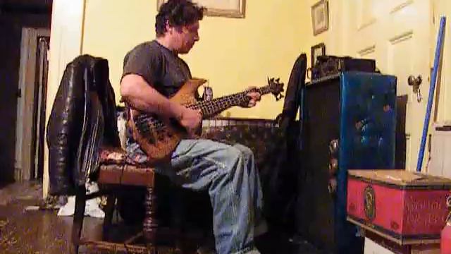 Gil cruz with Huet bass #4, just goofing around. смотреть онлайн