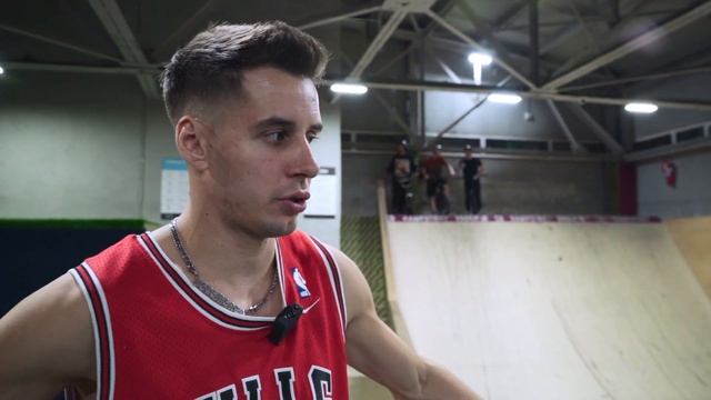 Гордей учит меня делать сальто на BMX | ЖЕСТКО УПАЛ! | На асфальте без переломов не обошлось бы... смотреть онлайн