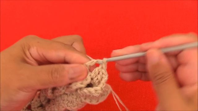 Como tejer a Crochet o Ganchillo gorro boina en punto de hojas dobles en relieve смотреть онлайн
