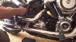 Установка аккумулятора на мотоцикл Harley-Davidson FXLR low rider