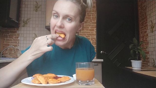 МУКБАНГ | Чебупицца,сок. смотреть онлайн